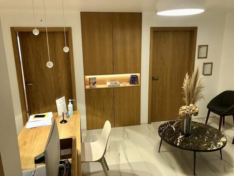 Bureau dans Antibes à louer - Photo intérieure – Image 2 sur 9