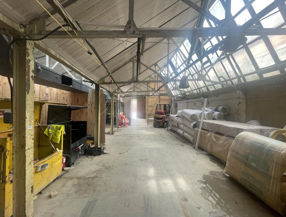 75-79 Church Rd, Londres, LND NW4 4DP - Lot 75 -  - Photo intérieure - Image 1 of 1
