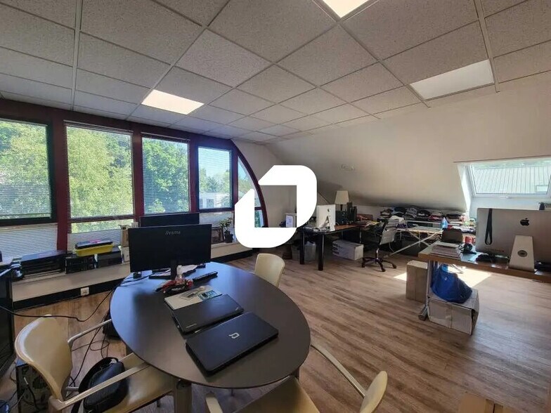Bureau dans Les Ulis à louer - Photo de l’immeuble – Image 3 sur 11
