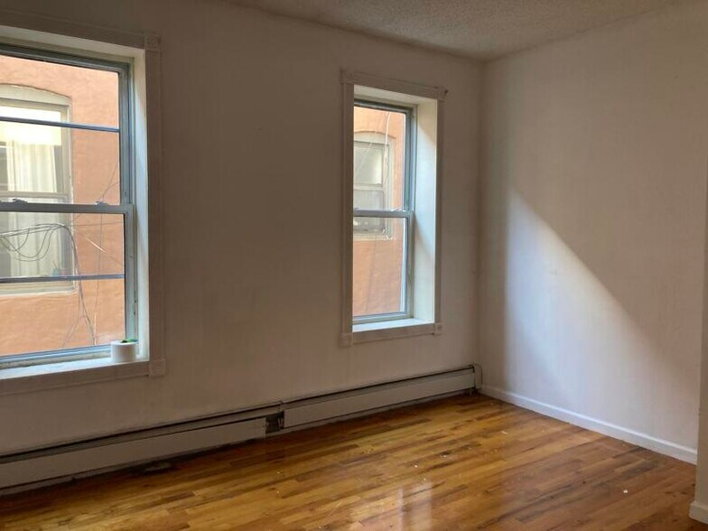 466 Prospect Pl, Brooklyn, NY à vendre - Photo intérieure – Image 2 sur 18