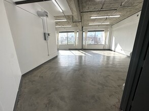 305 E 9th St, Los Angeles, CA à louer Photo intérieure– Image 2 sur 11