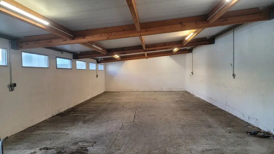 Local d’activités dans Oissel à louer - Photo de l’immeuble – Image 2 sur 6