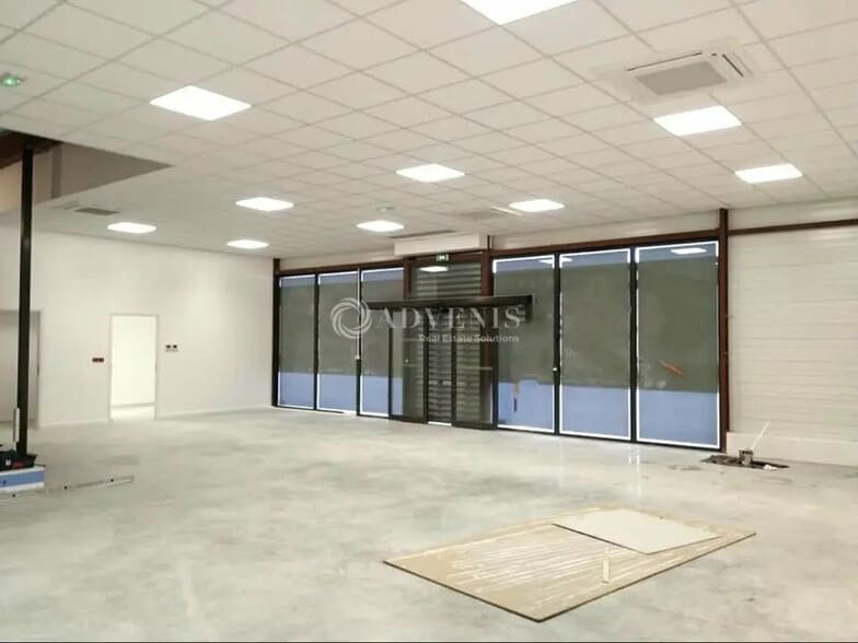 Local commercial dans Bourges à louer - Photo de l’immeuble – Image 1 sur 1