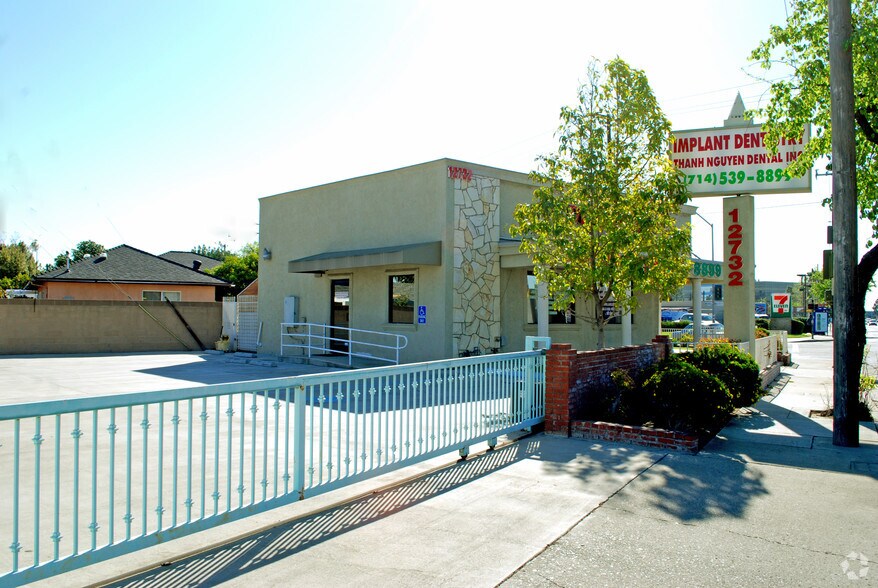 12732 Brookhurst St, Garden Grove, CA à vendre - Photo de l’immeuble – Image 3 sur 7