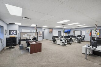 5425 Dixie Rd, Mississauga, ON à louer Photo intérieure– Image 1 sur 3