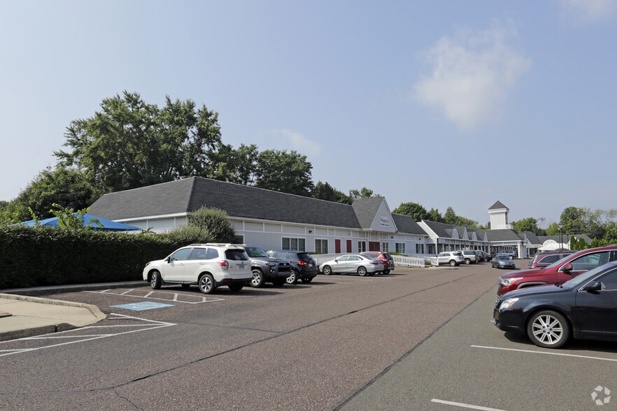 150-180 E Butler Ave, Chalfont, PA à louer - Photo de l’immeuble – Image 2 sur 2