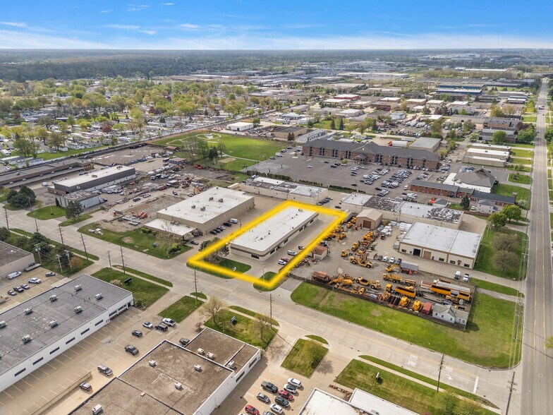 6560 19 1/2 Mile Rd, Sterling Heights, MI à louer - Photo de l’immeuble – Image 3 sur 5
