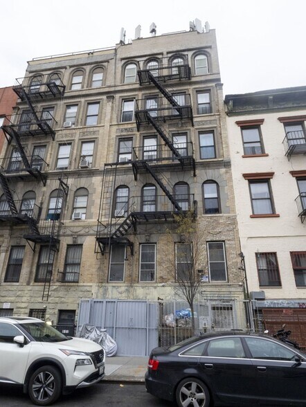 221 Henry St, New York, NY à vendre - Photo de l’immeuble – Image 1 sur 5