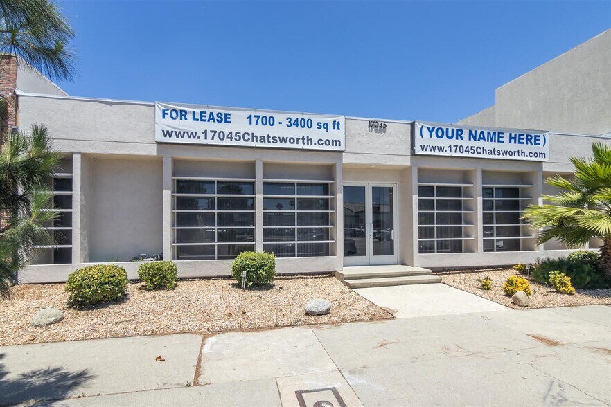 17045 Chatsworth St, Granada Hills, CA à vendre - Photo de l’immeuble – Image 1 sur 1