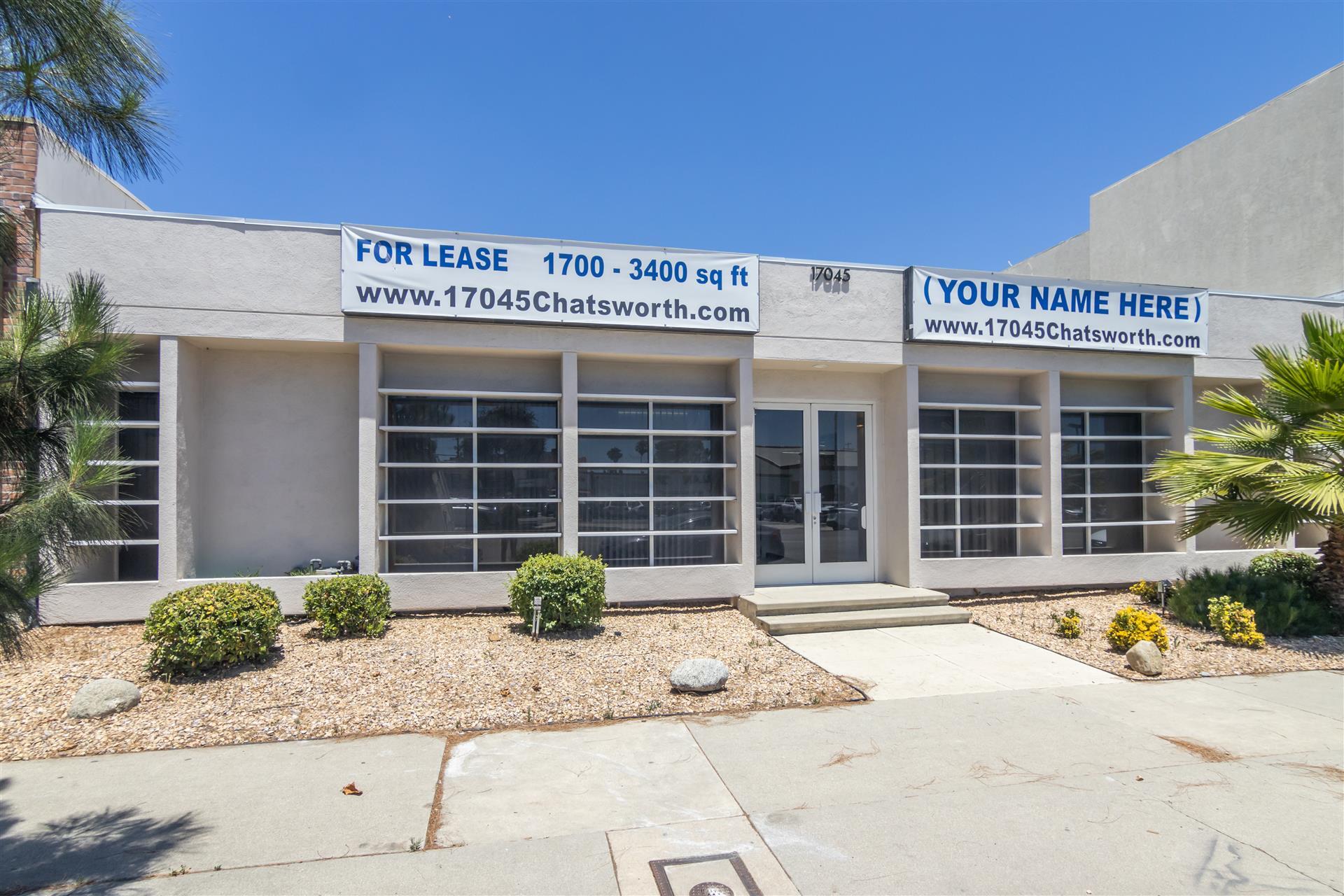 17045 Chatsworth St, Granada Hills, CA à vendre Photo de l’immeuble– Image 1 sur 1