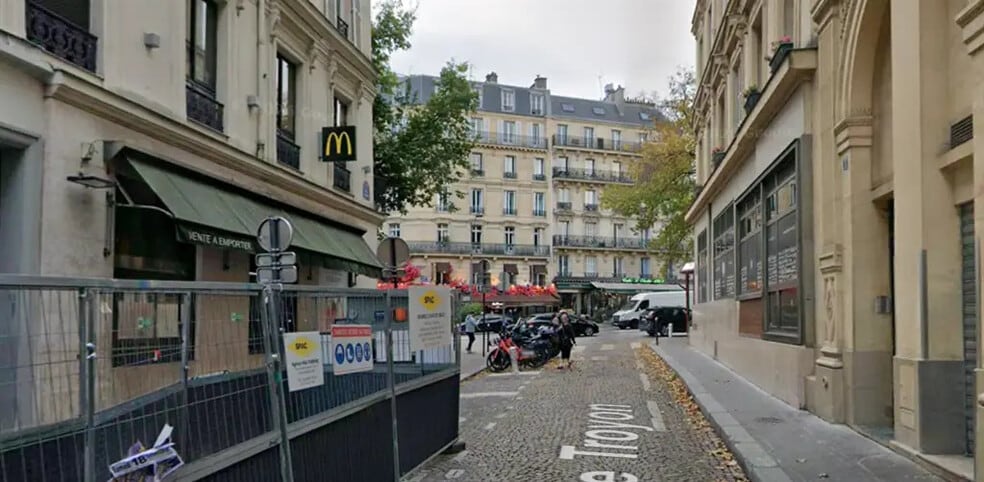 Local commercial dans Paris à louer - Photo de l’immeuble – Image 2 sur 4