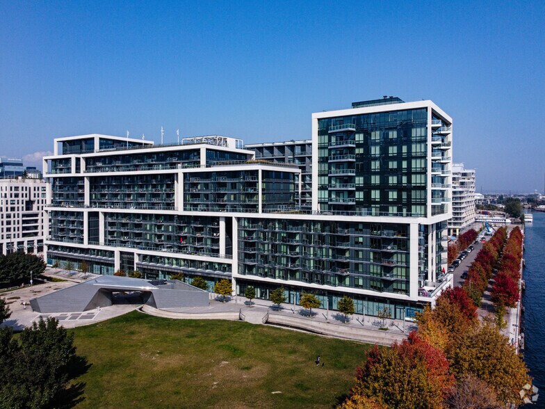 215 Queens Quay E, Toronto, ON à louer - Photo de l’immeuble – Image 1 sur 22