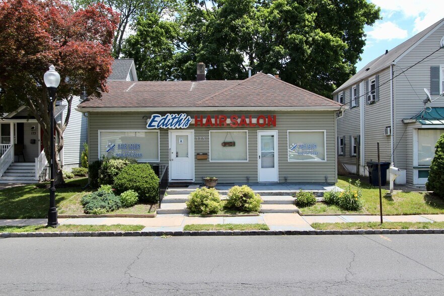 175 Front St, South Plainfield, NJ à vendre - Photo de l’immeuble – Image 2 sur 16