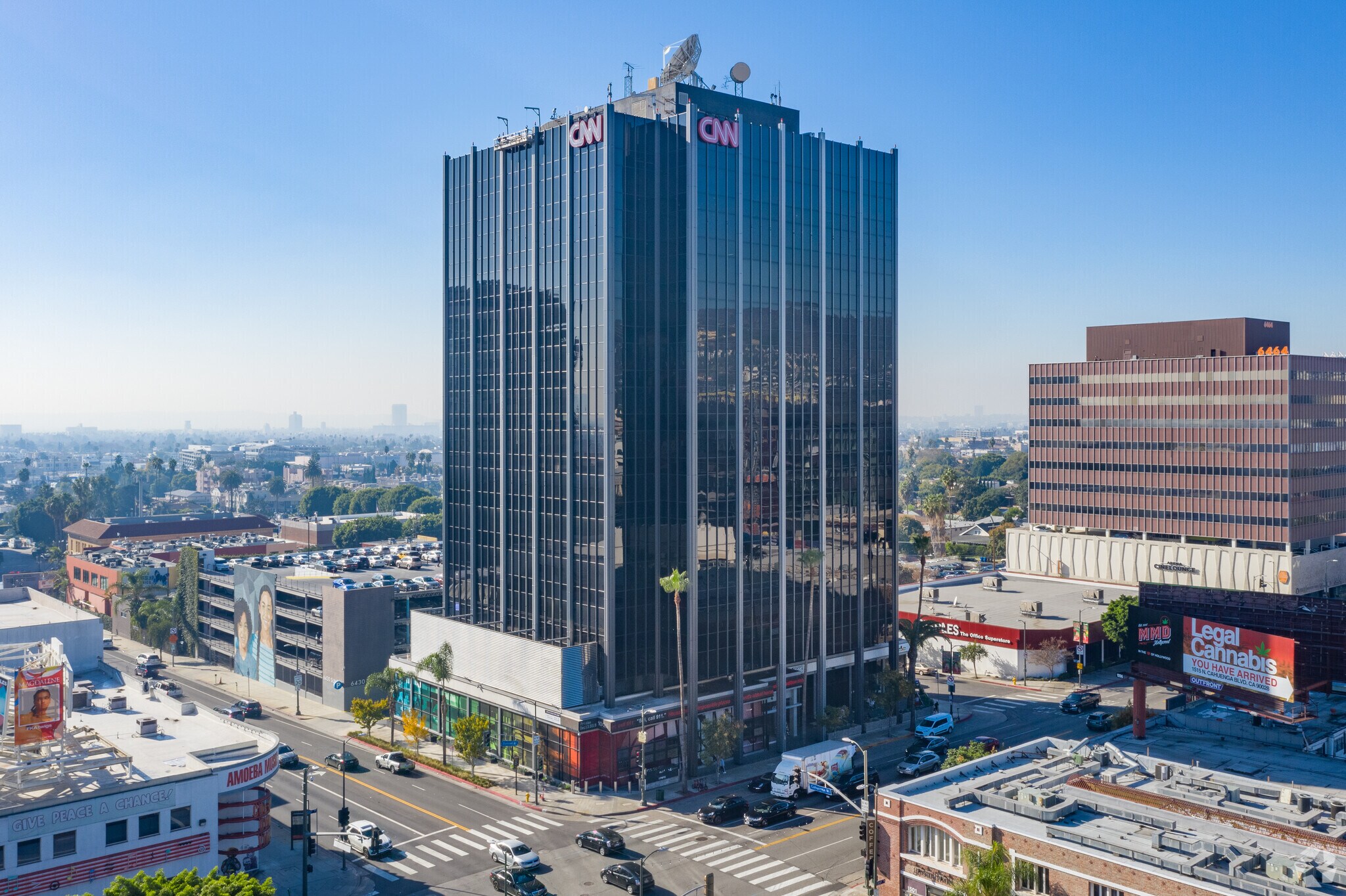 6430 W Sunset Blvd, Los Angeles, CA à louer Photo de l’immeuble– Image 1 sur 11