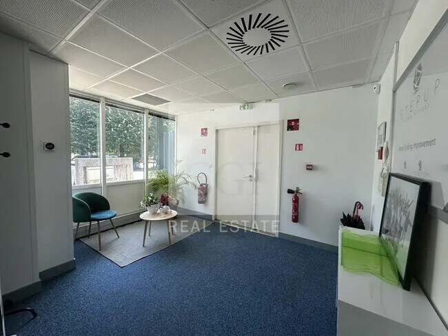 Plus de détails pour Bureau à louer