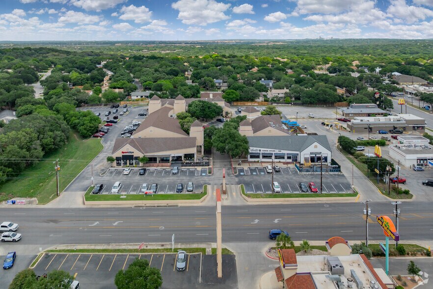2805-2897 Thousand Oaks Dr, San Antonio, TX à vendre - Photo de l’immeuble – Image 3 sur 17