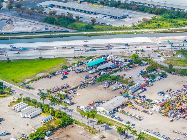 13800 NW 112th ave, Hialeah Gardens, FL à vendre - Photo de l’immeuble – Image 2 sur 24