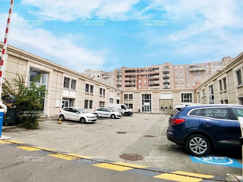 17-19 Rue Jean Bourgey, Villeurbanne à louer Photo de l’immeuble– Image 1 sur 13