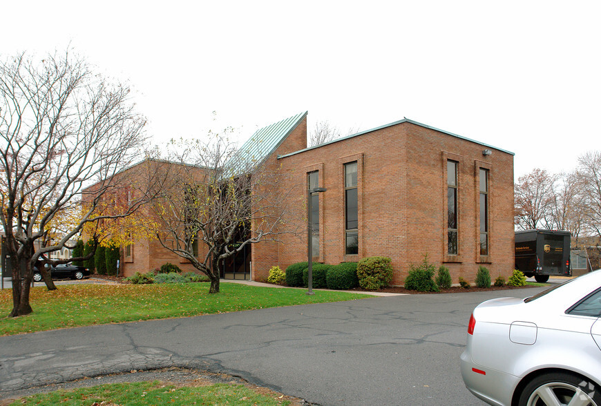 20 Hurlbut St, West Hartford, CT à louer - Photo de l’immeuble – Image 3 sur 4
