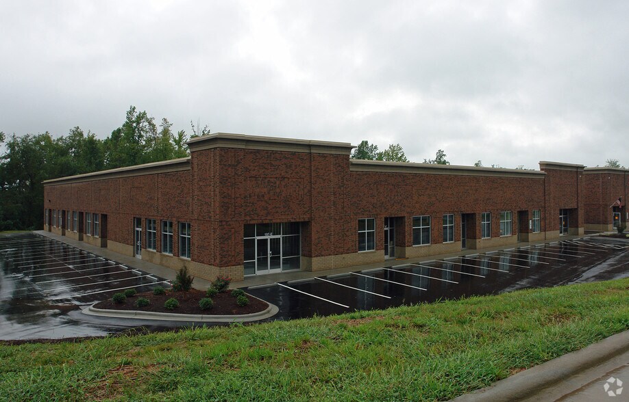 197 Byers Creek Rd, Mooresville, NC à louer - Photo de l’immeuble – Image 1 sur 10