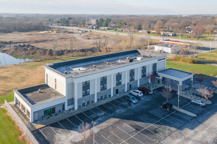 59 E Rampart St, Shelbyville, IN à vendre - Photo de l’immeuble – Image 2 sur 11