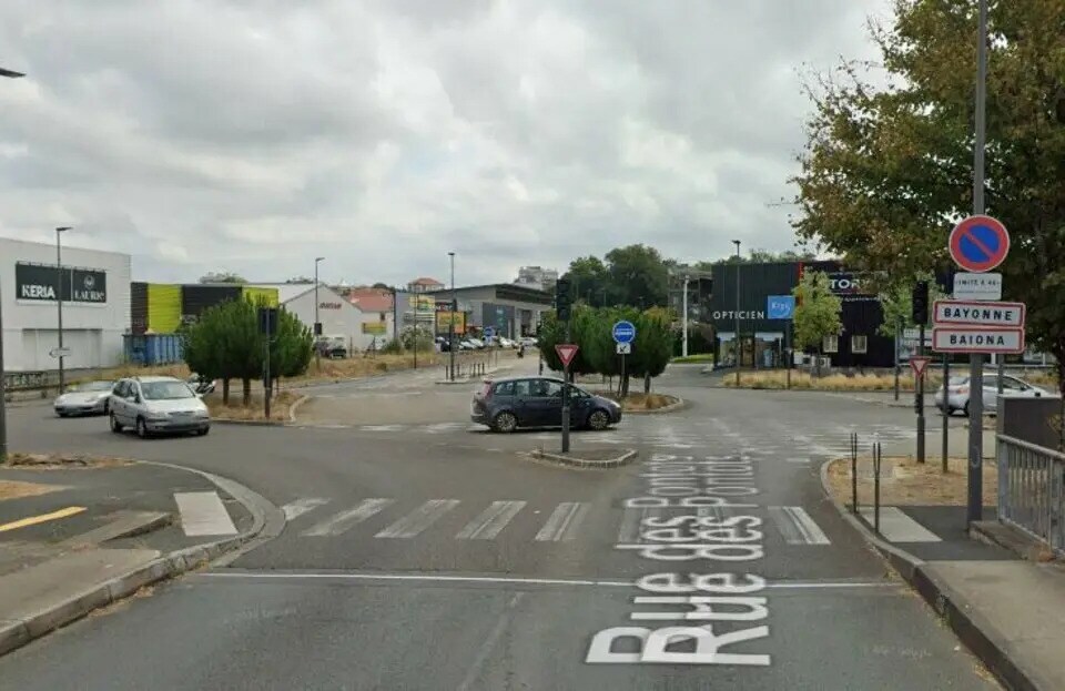 Local commercial dans Anglet à louer Photo de l’immeuble– Image 1 sur 2