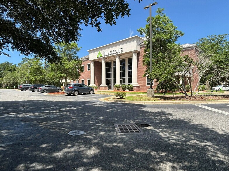 2000 Capital Cir NE, Tallahassee, FL à louer - Photo de l’immeuble – Image 1 sur 4