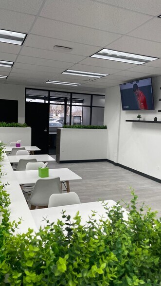 22600 Hall Rd, Clinton Township, MI à louer - Photo intérieure – Image 3 sur 8