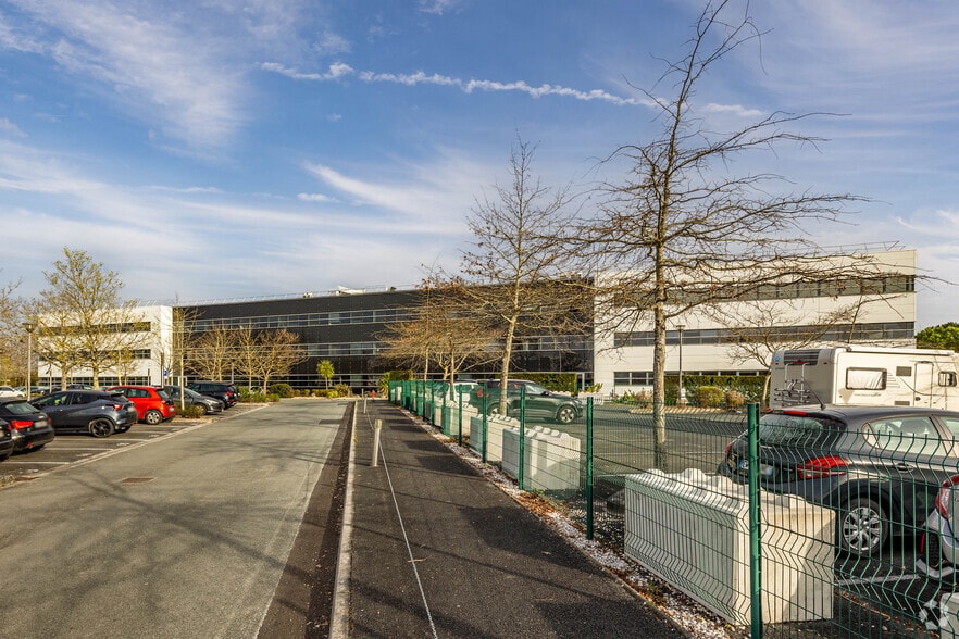 16 Avenue Pythagore, Mérignac à louer - Photo de l’immeuble – Image 2 sur 8