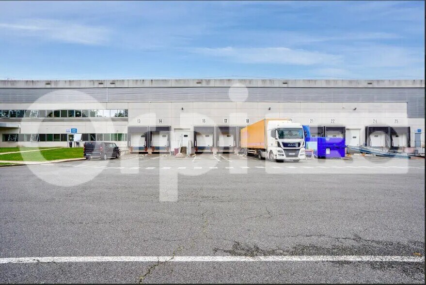 Industriel/Logistique dans BUSSY-SAINT-GEORGES à louer - Photo de l’immeuble – Image 3 sur 7