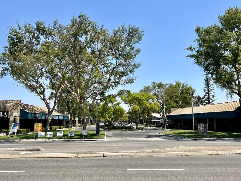 4300 Stine Rd, Bakersfield, CA à louer - Photo de l’immeuble – Image 3 sur 3