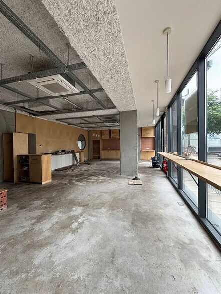 Local commercial dans Pantin à louer - Photo de l’immeuble – Image 2 sur 3