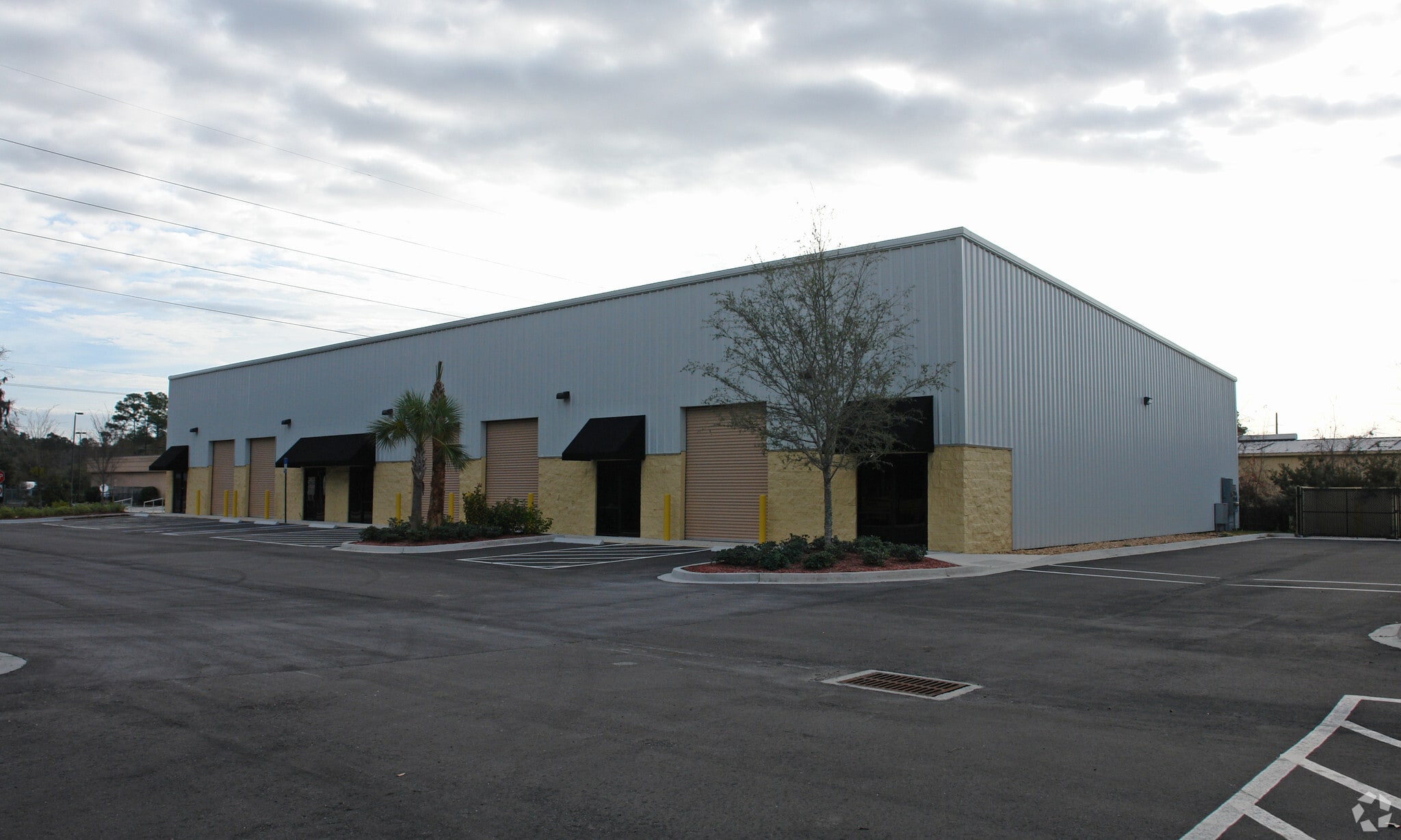 6334 Philips Hwy, Jacksonville, FL à louer Photo de l’immeuble– Image 1 sur 3