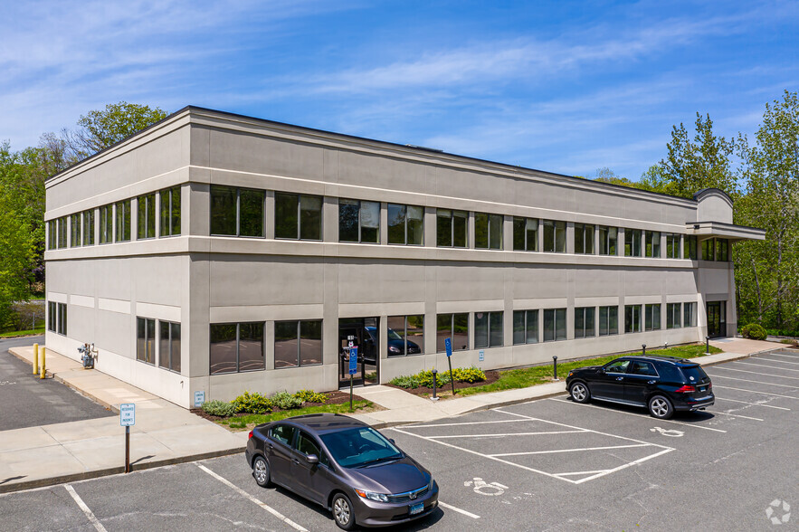 765 Straits Tpke, Middlebury, CT à louer - Photo de l’immeuble – Image 2 sur 7