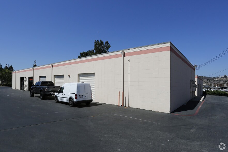 7075 Mission Gorge Rd, San Diego, CA à louer - Photo de l’immeuble – Image 3 sur 3