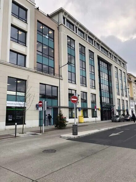 Bureau dans Bussy-Saint-Georges à louer - Photo de l’immeuble – Image 1 sur 9