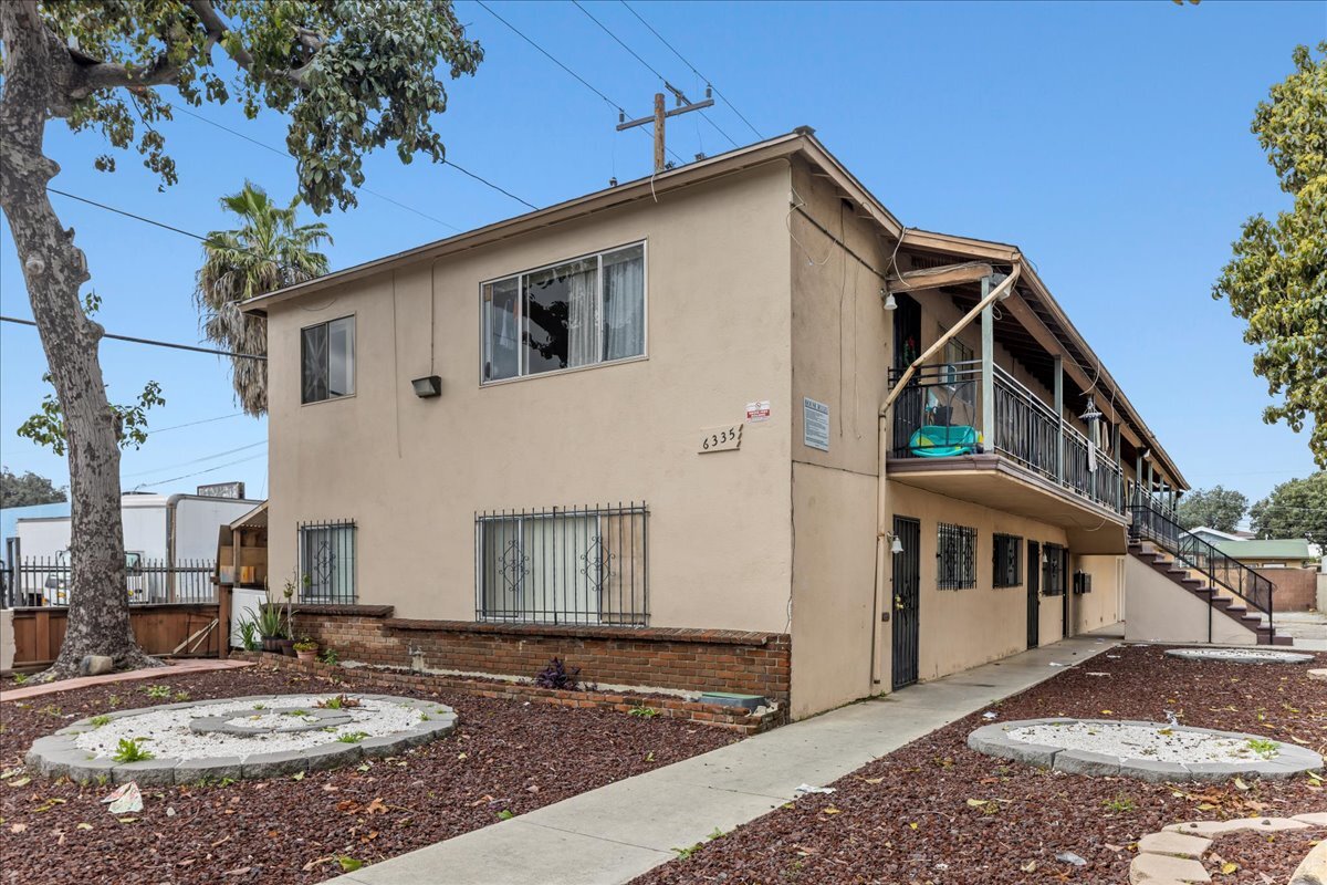 6335 Loma Vista Pl, Bell, CA à vendre Photo de l’immeuble– Image 1 sur 9