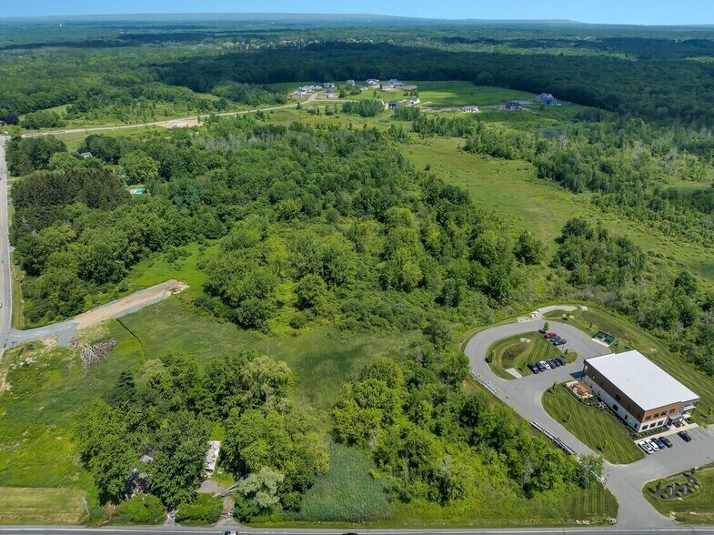 587 Waite Rd, Rexford, NY à vendre - Photo de l’immeuble – Image 3 sur 4