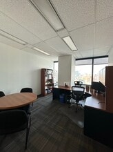 180 Dundas St W, Toronto, ON à louer Photo intérieure– Image 2 sur 5