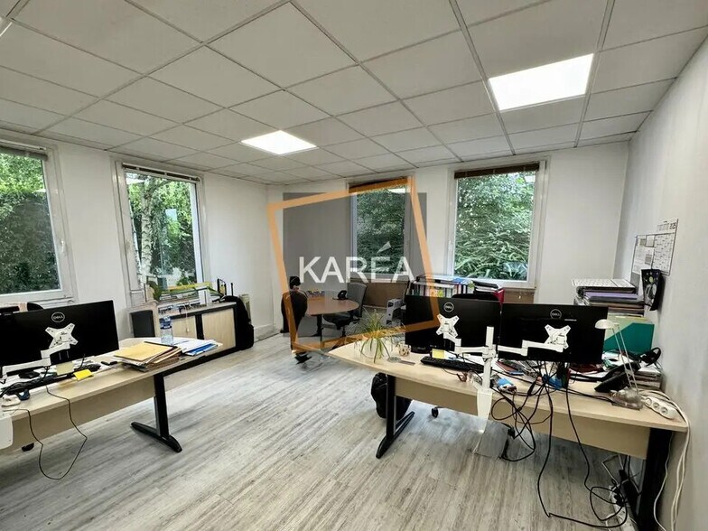 Bureau dans Magny-le-Hongre à louer - Photo de l’immeuble – Image 1 sur 11