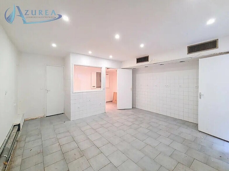 Industriel/Logistique dans Nice à louer - Photo de l’immeuble – Image 1 sur 5