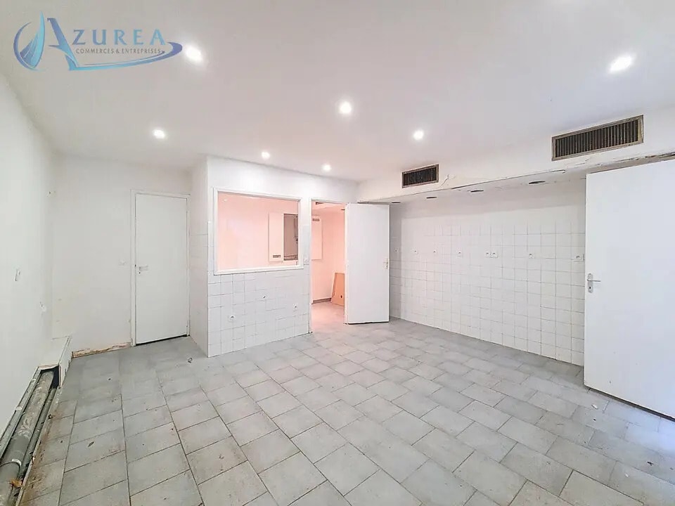 Industriel/Logistique dans Nice à louer Photo de l’immeuble– Image 1 sur 6