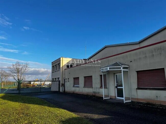Plus de détails pour Local d’activités à vendre
