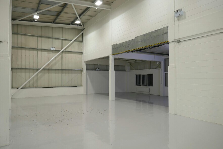 Industriel/Logistique dans Unit 3, Abbeymead Industrial Park, Brooker Rd, Waltham Abbey à louer - Photo de l’immeuble – Image 2 sur 3