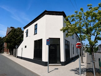 Plus de détails pour 16 Vine St, Widnes - Local commercial à louer