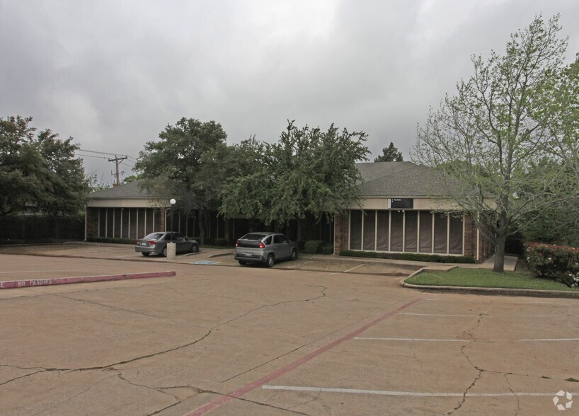 5628 SW Green Oaks Blvd, Arlington, TX à vendre - Photo de l’immeuble – Image 2 sur 3