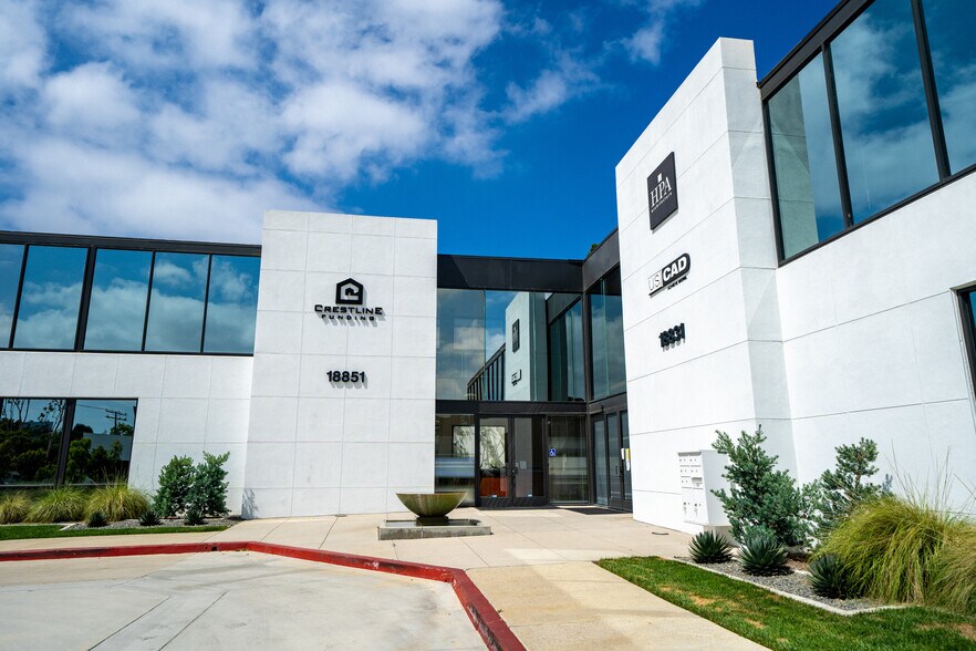 18851 Bardeen Ave, Irvine, CA à louer - Photo de l’immeuble – Image 3 sur 6