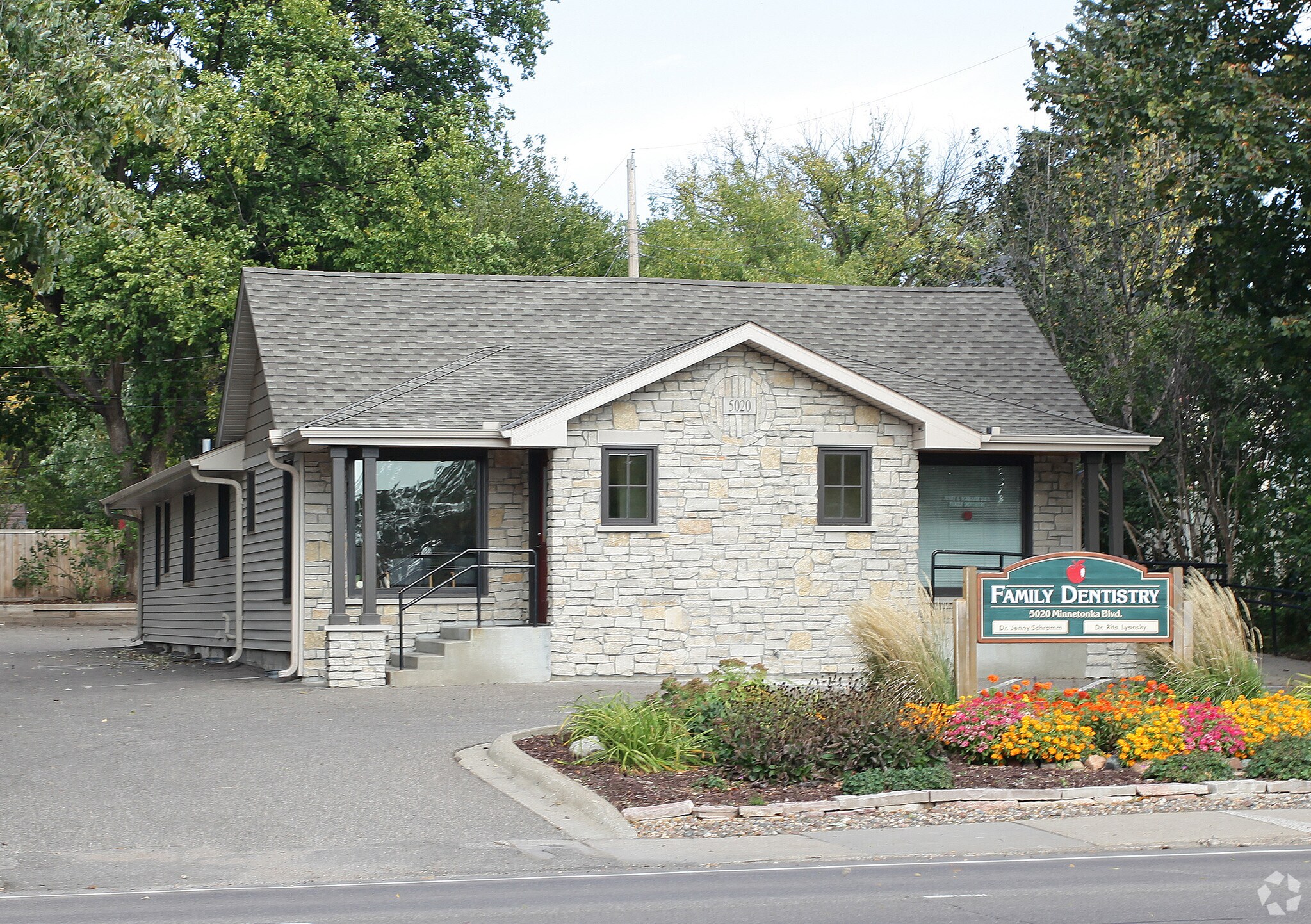 5020 Minnetonka Blvd, Saint Louis Park, MN à vendre Photo principale– Image 1 sur 17