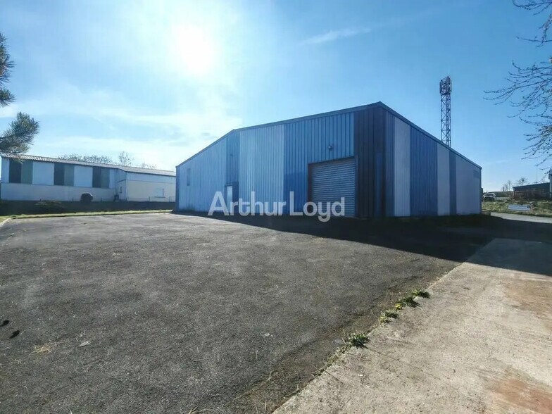 Local d’activités dans Muizon à louer - Photo de l’immeuble – Image 2 sur 12