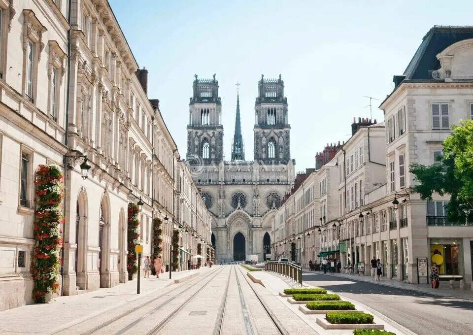 Local commercial dans Orléans à louer Photo de l’immeuble– Image 1 sur 8